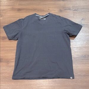 Men's Eddie Bauer Legend Short Sleeve V-Neck Tee Dark Gray. Size Large